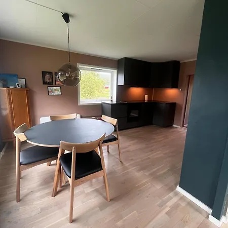 Semesterbostad House By The Sea Karlsøy